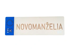 DREVENÁ ŠPZ NOVOMANŽELIA 