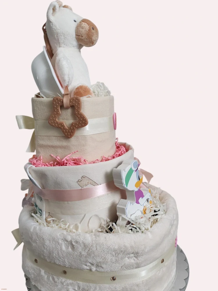 Plienková torta pre dievčatko – originálny darček k narodeniu bábätka